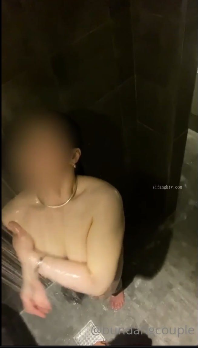 #精选 #肥臀 极品白皙翘臀被巨屌狠狠爆插